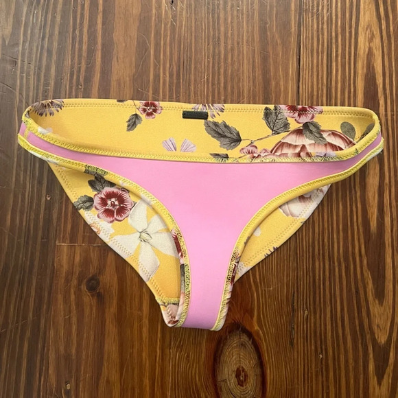 TRIANGL SWIMWEAR Neoprene Yellow Floral Bikini Bottom Size Medium - Picture 6 of 7